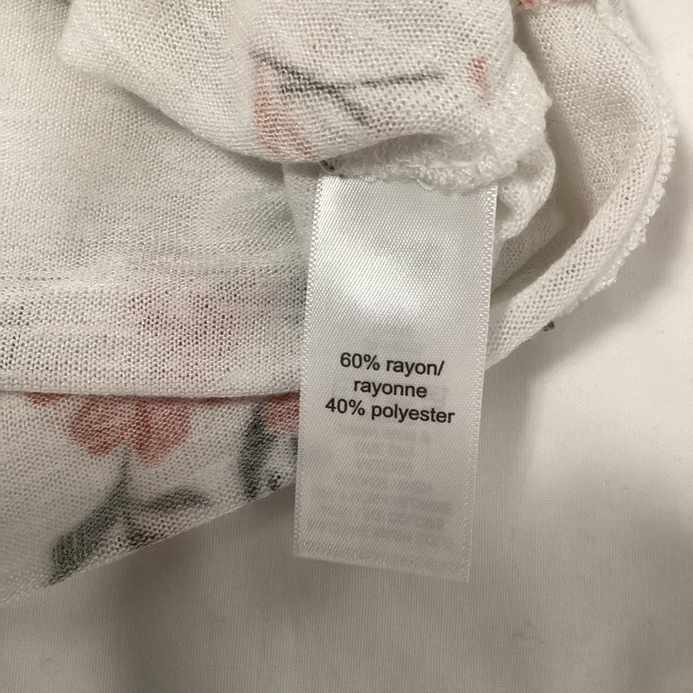 MAURICES: white and peach floral short sleeve T-shirt, size 1X - Picture 5 of 6